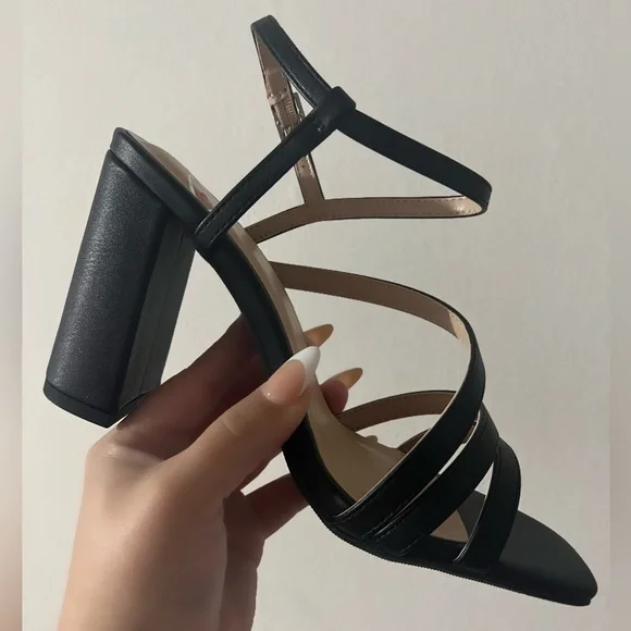 NWT!! BASIC BLACK SQUARE FRONT STRAPPY CHUNKY HEEL - Picture 7 of 12